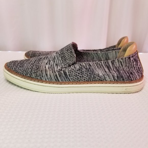 UGG Australia Women's Sammy Slip On Sneakers Shoes Black/Gray Size 8 - Picture 1 of 7